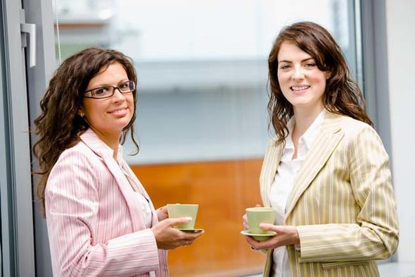 4- ST ZN    <br>Mevzuatmza gre; kadn alanlara bir yandan kk ocuklarn emzirmeleri iin gnde toplam 1.5 saat st izni verilir. Bu srenin hangi saatler arasnda ve kaa blnerek kullanlacan ii kendisi belirler. Bu sre gnlk alma sresinden saylr. Memur kadnlarda bu sre ilk 6 ayda 3 saat, ikinci 6 ayda gnde 1.5 saattir.