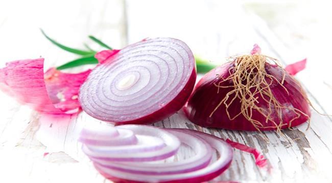 Vcuttaki kesikler ve yank yaralarnn zerine mor soan suyu srmek, mikroplar ldrmesi asndan nemli ve etkilidir.