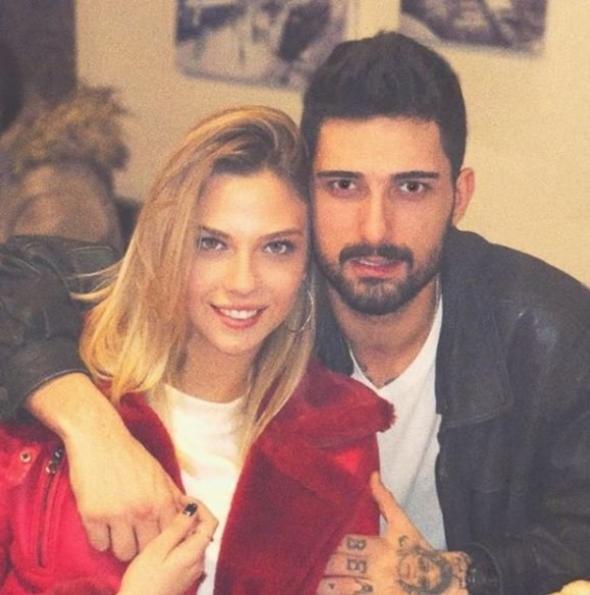 Yasemin'in bu s�zlerine m�stakbel kay�npederi �brahim Tatl�ses'ten te�ekk�r geldi. Tatl�ses, sosyal medya hesab�ndan "Aferim sevgili k�z�ma �ok te�ekk�r ederim can�m. �nan�yorum ki, sen de ne istersen o da 'Yasemin ne derse o' diyecektir" dedi.