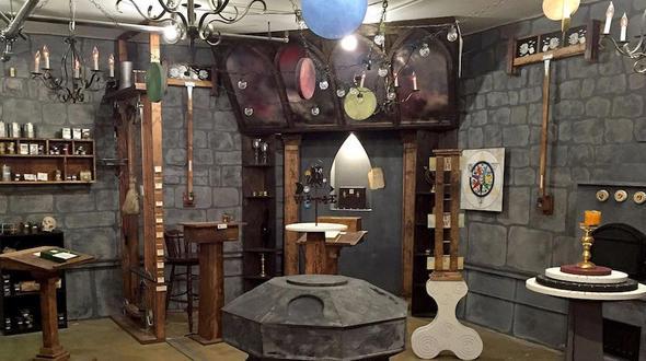 Escape game : The rooms:<br>      Odadaki bulmalar zerek mahsur kaldnz odadan kmann yollarn aryorsunuz.