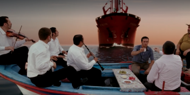 7. Eyvah Eyvah (2010) IMDB Puan: 7,1  Ata Demirer&#8217;in yazd ve Hseyin Badem karakterine hayat verdii ilk Eyvah Eyvah filmi ok sevilmiti. Demet Akba ile gzel bir uyum yakalayan Demirer&#8217;in filmi, 2.459.815 kii tarafndan izlendi.