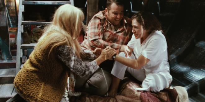 8. Yahi Bat (2010) IMDB Puan: 7,4  Cem Ylmaz&#8217;n yazp, oynad filmin ynetmeni mer Faruk Sorak. 19&#8217;uncu Yzyl&#8217;da padiah tarafndan Amerika&#8217;ya gnderilen Aziz ve Lemi Bey&#8217;in maceralarn sinemalarda 2 milyon 323 bin 061 kii izledi.