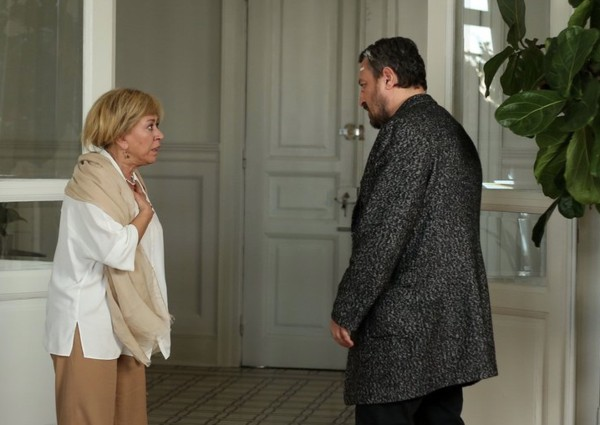 Peki arpma dizisinde getiimiz hafta neler yaand?  arpma'nn 13. blmnde Kadir, annesini bulmasnn nn amasna ramen Zeynep&#8217;e halen kzgn, Zeynep de anlalamad iin Kadir&#8217;e krgndr. Ancak mevsim anszn ktan bahara dnecek, Kadir ile Zeynep tam on alt yl nce avularndan uup giden ak yeniden yakalayacaktr.