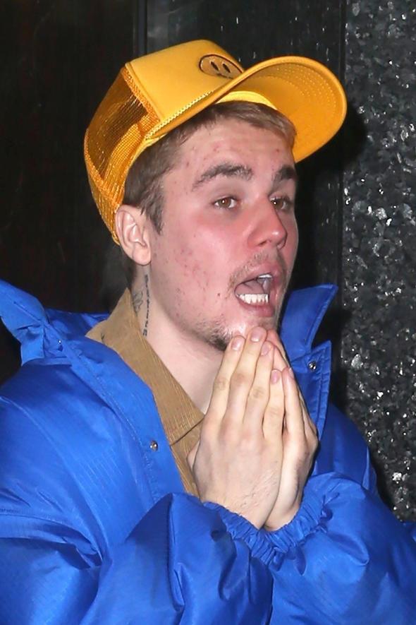 1994 ylnda Kanada'nn Ontario kentinde dnyaya gelen Bieber' annesi bytyordu. Daha kk yata mzie olan yeteneini fark eden annesi onun bir yarmaya katlmasna destek verdi. Bieber o yarmada ikinci oldu.