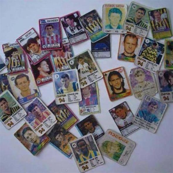 Gnmzn popler oyunlarndan Fantezi futbol WWW sayesinde ok geni kitlelerce oynanabiliyor. Ancak internetten nce bu oyun sadece posta yoluyla oynanabiliyordu.Takmnz seip bir kada yazyor ve oyunu oynatan yere postayla gnderiyordunuz. O da posta zamannda yerine ularsa iliyordu. Takmnzn ne kadar puan kazandn da pazartesi gn yaynlanan gazetelerden hesap yaparak renebiliyordunuz.