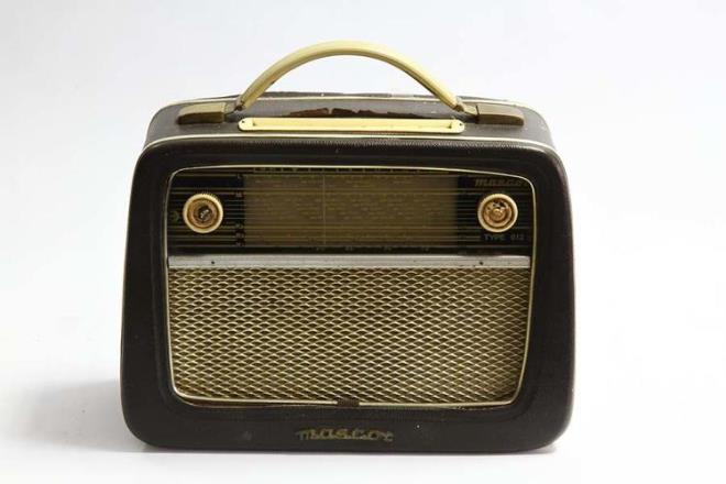 Stadyumlarda gnmzde cep telefonu sayesinde dier malarn skorlarn takip etmek ok kolay. Ancak internetten nce tek ansnz radyoydu.