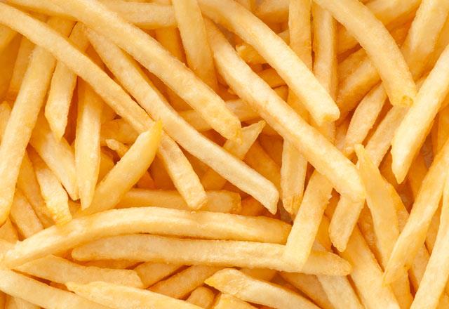 Oxford niversitesi'nde yaplan bir baka deney ise, yksek yal diyetin be gn boyunca tketildiinde, dikkat ve hafza fonksiyonunun yan sra ruh hali deiimlerine de yol atn gsterdi.