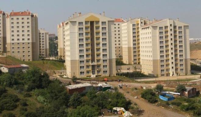 <p>- 2+1 dairelerde; Yzde 12 peinat (28 bin 60 TL) dendiinde, kalan bedel 180 ay (1.163 TL) taksitlendiriliyor.</p>  <p>- 2+1 dairelerde; Yzde 20 peinat (47 bin 100 TL) dendiinde, kalan bedel 240 ay (793 TL) taksitlendiriliyor.</p>  <p>3+1 dairelerde; Yzde 10 peinat (38 bin 900 TL) dendiinde, kalan bedel 120 ay (2 bin 992 TL) taksitlendiriliyor.</p>  <p>3+1 dairelerde; Yzde 20 peinat (78 bin 800 TL) dendiinde, kalan bedel 180 ay (1.773 TL) taksitlendiriliyor.</p>