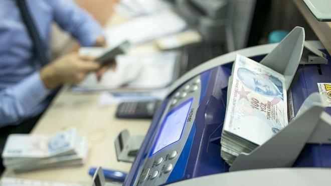 <p>- 2+1 daireler iin; Yzde 12 peinat (28 bin 60 TL) dendiinde, kalan bedel 180 ay (1.163 TL) taksitlendiriliyor.</p>  <p>- 2+1 daireler iin; Yzde 20 peinat (47 bin 100 TL) dendiinde, kalan bedel 240 ay (793 TL) taksitlendiriliyor.</p>  <p>3+1 daireler iin; Yzde 10 peinat (38 bin 900 TL) dendiinde, kalan bedel 120 ay (2 bin 992 TL) taksitlendiriliyor.</p>  <p>3+1 daireler iin; Yzde 20 peinat (78 bin 800 TL) dendiinde, kalan bedel 180 ay (1.773 TL) taksitlendiriliyor.</p>