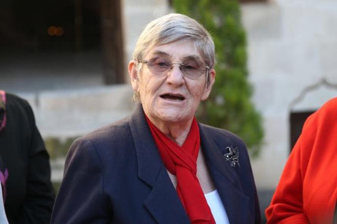  Hastalklar ve Kardiyoloji Uzman Prof. Dr. Canan Karatay, anlurfa&#8217;da kadnlara ynelik dzenlenen programda yresel yemeklere deindi. Bata sade ya olmak zere doal olan her eyin rahatlkla tketilebileceini belirten Karatay, isota eer ekleyen varsa, zararl katk maddeleri katlmasn ise eletirdi.