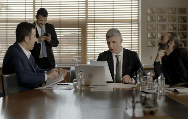 stanbullu Gelin son blm ne oldu?  stanbullu Gelin'in 8 Mart Cuma akam yaynlanan blmnde, Fikret, Okan?n pek?e aldn renince herkesi artacak bir adm att. Faruk ve Adem, Fikret iin endielendiinden harekete geti fakat gerek onlarn tahmin ettii gibi kmad.