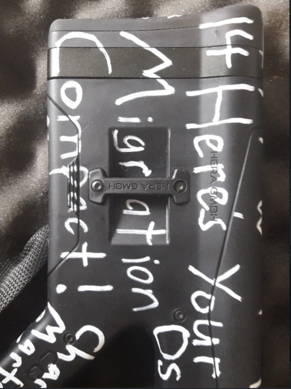 Osmanl'nn da iinde bulunduu eski savalarn tarihlerini yazan saldrgann ayn zamanda gmenleri de hedefledii ortaya kt. Katliam tehizatlarn birinde &#8220;te g kompaktnz!&#8221; mesajn yazm.