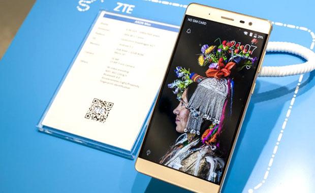 iPhone 7 Plus:    1.24 W  <b>BlackBerry DTEK60:1.28 W<b>ZTE Axon 7 mini:1.29 W