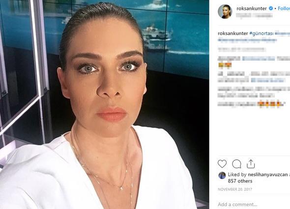 te Roksan Kunter'in aklamalarndan satr balar...  <br>  * Sultan II. Abdlhamid Han&#8217;n 4. kuaktan torunusunuz ama hi gndeme gelmediniz...    Annemin babas olan dedem Osman Nami Osmanolu, II.Abdlhamid Han&#8217;n kz Aye Sultan&#8217;n ikinci olu. Hibir zaman &#8220;Hanedan soyundan geldim&#8221; diye ortalarda dolamadm. Ailem hep mtevaz olmam retti. Hi kimseden farkmz olmadn bilerek bytldk.