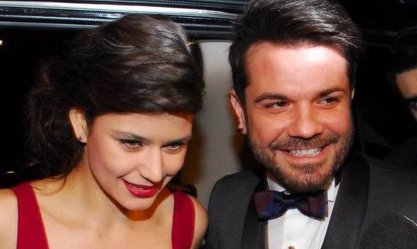 Kenan Doulu &#8216;ayrlk yok&#8217; dese de Beren Saat&#8217;in sosyal medya paylamlar iddialar glendirmiti.