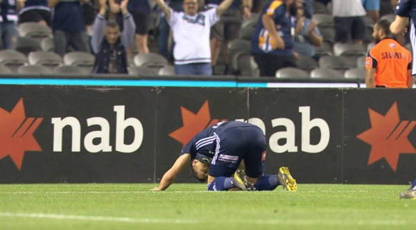 ''MSLMANLAR N SECDEYE VARMAK STEDM'': 29 yandaki futbolcu, &#8220;Dualarm tm hayatn kaybedenler ve onlarn yaknlar iin... Yeni Zelanda tarihi iin kara ve ok zc bir gn. Gol attktan sonra hayatn kaybeden ve onlarn yasn tutan tm Mslmanlar iin secdeye varmak istedim. Tepkimi ve zntm byle gstermek istedim&#8221; aklamasnda bulundu.