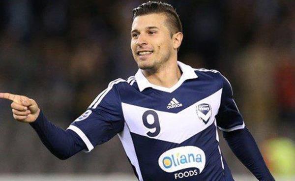 TRKYE&#8217;DEN BNLERCE TEBRK: Kostas&#8217;n bu hareketinden sonra sosyal medya hesabna da ok sayda destek mesaj gitti. Trkiye&#8217;den de binlerce insan, yapt anlaml hareket iin Yeni Zelanda doumlu oyuncuyu tebrik etti.