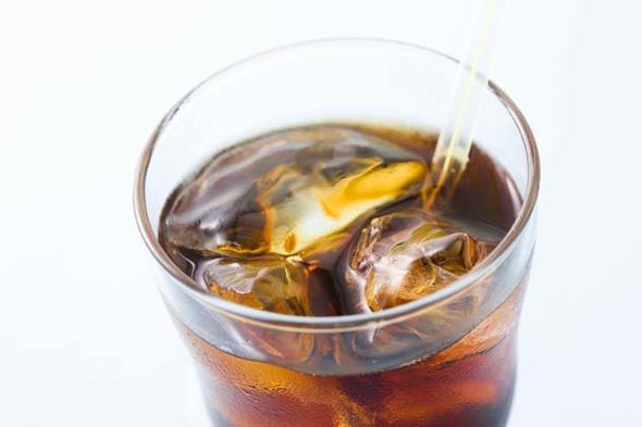 Etlerin kendine has koku, renk, grnmnn olmasna ve damgal olmasna dikkat edilmeli ve bu rn gvenilir yerlerden satn alnmal. Hazr kyma yerine para etten ektirilen kyma, para tavuk yerine de btn tavuk tercih edilmeli. Balk satn alrken kendine has kokusunun olmasna, pullarnn parlak, gzlerinin berrak ve hafif kabark, solungalarnn kapal ve koyu krmz renkte olmasna dikkat edilmeli.