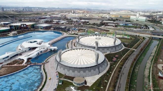 Ziyaret�iler giri� �cretlerini �dedikten sonra tema park i�inde e�lence �nitelerinden daha fazla yararlanmak isterlerse kart dolum noktalar�ndan kartlar�na dolum da yapabilecek.