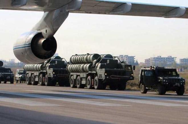 lk etapta bataryalardan birinin Aknc ss'nde kalmas, dierinin ise Dou ve Gneydou'dan gelecek bir tehlikeye kar oradaki bir blgede kullanlmasnn mevcut artlarda en gl seenek olarak ele alnd renildi.