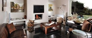 Dekoratif objeler  Her ey tamamsa evinizi daha da kiiselletirmeye yarayacak dekoratif objelere geebilirsiniz; tablolar, duvar posterleri, aynalar, mumlar, amdanlar, fotoraf ereveleri, vazolar...