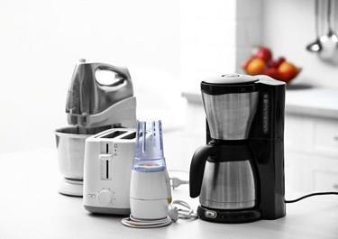 Kk ev aletleri  Elektrik sprgesi, mini frn, tost makinesi, ay-kahve makinesi, t, ketle ilk etapta en ok ihtiyacnz olacaklar arasnda. Ancak listeyi geniletmek elbette mmkn.