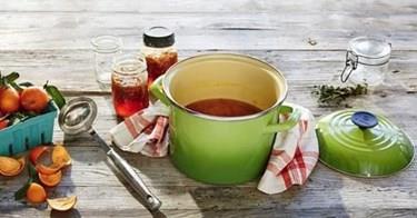 Mutfak gereleri  Yemek takmndan, bardaa, atal-bak takmndan tencere-tavaya, baharat takmndan cezveye kadar bir mutfan saysz ihtiyac var. Gnlk kullanm ve zel gnler iin farkl paralar seebilirsiniz. En ok hediye gelen ev eyalarnn mutfak gereleri olduunu da hatrlatp, alverite arya kamamalsnz.