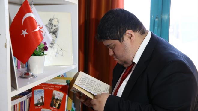 "Benim gibi genlere umut kaps amak istiyorum"  Ozan Ulusoy, tm bunlarn kendisini gururlandrdnn altn izerek, "Bu irketin nemi benim iin anlatlmaz, yaanr. Benim gibi down sendromlu olan, kendi balarna i yapmak isteyen genlere ben de bir umut kaps amak istiyorum." ifadelerini kulland