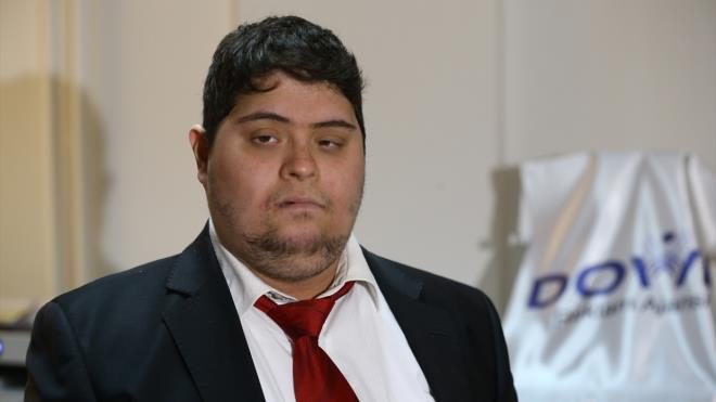 "niversitelerin daveti zerine syleilere katlyorum."  irketteki odasn ok sayda plaketle donatan Ulusoy, "niversitelerin daveti zerine syleilere katlyorum. niversitelere arldmda daha ok yaam hikayemi dinlemek istiyorlar. Benimle konumak, tanmak istiyorlar. Bu, benim iin de ok anlaml oluyor." dedi.