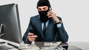 Yetkililer, son gnlerde binlerce kiinin madur edildii yeni dolandrclk yntemi ile ilgili zellikle sosyal medya kullanclarn uyard. Yetkililer, madurlarn zellikle Twitter zerinden tuzaa ekildiini, resmi kurum ve kurulularn Twitter zerinde atklar hesaplar dorulatarak isimlerinin yanna "mavi tk" aldklarn bildirdi. "Mavi tk" bulunmayan hesaplarda yaynlanan, eitli vaatleri ieren ilanlarn bulunduu linklere kesinlikle tklamamak gerektiine dikkat ekildi.