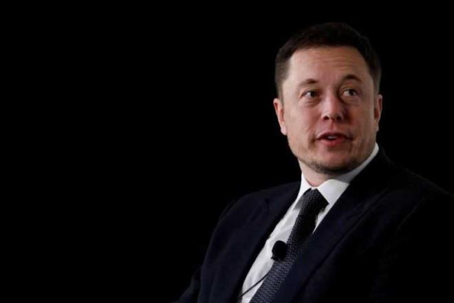 DEVASA TESLA     Geen yl Musk?n gelecek vizyonunda yeni bir gelime daha oldu: Tesla Semi adl elektrikli ve rmorklu ar kamyon modeli tasarland. retime 2019 ylnda geilecek. Musk, bu aracn iletme masraflarnn ayn byklkteki klasik bir ar kamyondan en az yzde 20 daha az olacan vurguluyor.