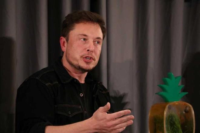 ARAYZ: NSAN-BLGSAYAR     Bunlarla da bitmiyor. Musk 2016 ylnda Neuralink iletmesini kurdu. Bu start-up iletme insan beyni ile bilgisayar arasnda iletiimi mmkn klacak bir cihaz yaratma amacnda. Ancak proje henz balang aamasnda.