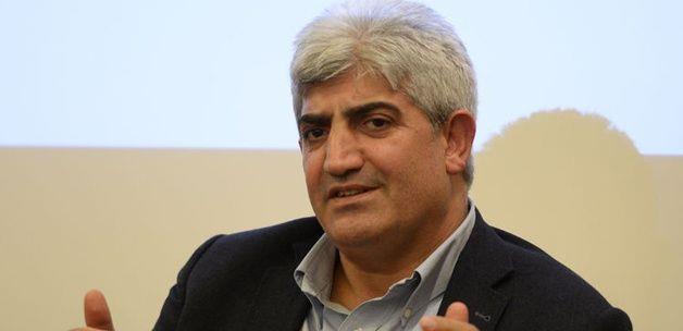 Kararszlar yzde 10 bandnda  <br>  GENAR Aratrma irketi&#8217;nin Genel Mdr hsan Akta seime 10 gn kala kararsz kitlenin varlnn devam ettiine dikkat ekti. Akta, &#8220;Daha nceki seimlerde bugnlere gelindiinde yzde 20&#8217;lerde balayan kararsz semen 5-6&#8217;lara derdi. Halen kararszlar yzde 10 bandnda devam ediyor ve ciddi bir diren tayorlar. Sanda m gitmeyecekler yoksa hangi partiye nasl ynelecekleri kafamz kurcalyor&#8221; dedi.