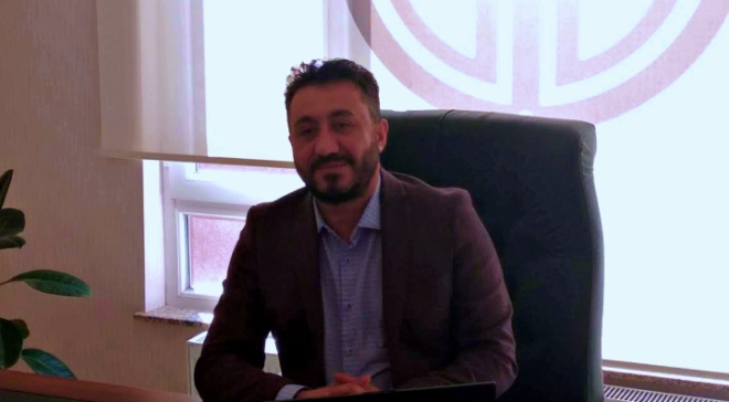 Yaanan son tartmalarn amac ekonomi tartmasndan uzak tutmak  <br>  Avrasya Aratrma Bakan Kemal zkiraz Seime damga vuran beka, Mansur Yava&#8217;a dnk sulamalar ve muhalefetin PKK-FET ile el ele olduu ynndeki sylemin tamamen ekonomik tartmalarn dna kmak iin kullanldn syleyen zkiraz AK Parti kampanyasnda deien tek eyin muhalefetin ilikilendirildii terr rgt olduunu syledi ve&#8220;Bundan 5-6 yl nce bunlar Ergenekon&#8217;la beraber diyorlard. Bugn FET-PKK diyorlar. O gn AKP iin kim terristse muhalefet de o oluyor. Herkesin birinci problemi ekonomi. Bunlar belirleyici deil&#8221; dedi.