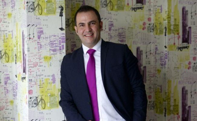 17 yldr AK Parti&#8217;ye oy veren semen ilk defa dnmeye geti  <br>  17 yldr AK Parti&#8217;ye oy veren bu semenin ilk defa dnmeye getiini syleyen Gezici, &#8220;stanbul&#8217;da, Ankara&#8217;da ve birok yerde AK Parti&#8217;yi zor durumda brakan semen bu semendir. Tercihlerinde ekonominin belirleyici olduu bu semenler alm gcnn dmesinden ikayeti&#8221; dedi. Gezici yle devam etti: