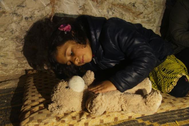 8 yldr sren i savata en youn saldrlarn hedefindeki dlib'de siviller, hayatta kalabilmek iin maaralara snyor.