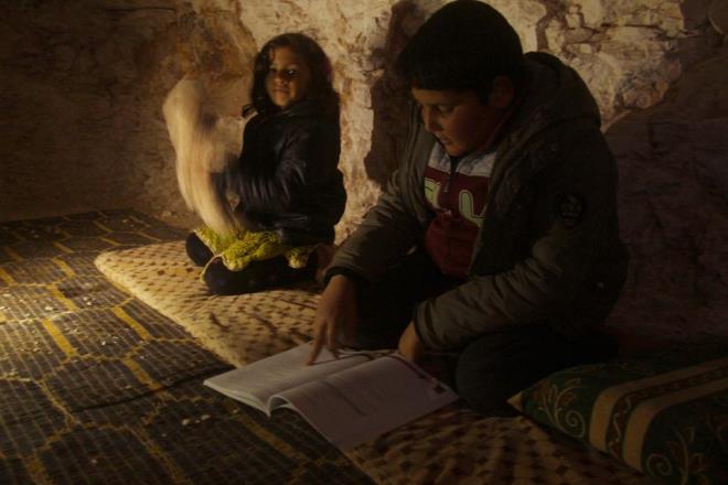 7 yandaki Sara Hattab da eskiden arkadalaryla oynadn, artk annesinin dar kmasna izin vermediini kaydetti.