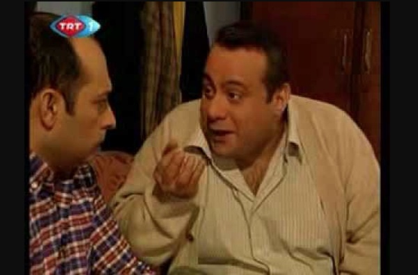 lk blm 2000 ylnda yaynlanan ve TRT ekranlarnda 3 sezon boyunca ekranlara gelen 7 Numara dizisinin sevilen karakteri Vahit Emmi'yi canlandran Engin Alkan'n deiimini grenler gzlerine inanamyor. u anda 53 yanda olan ve BB ehir Tiyatrolar'nda alan Engin Alkan, fazla kilolarndan arnarak ve aradan geen 20 yln etkisiyle adeta farkl bir insana dnt.