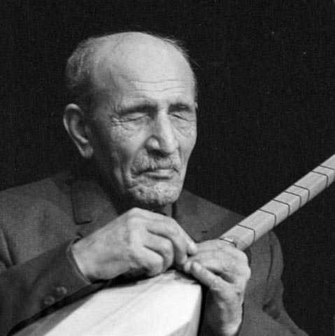 mr yoksulluk ve zorluklarla geen Ak Veysel'in Cumhuriyet'in 10. yl iin yazd destann yaynlanmas ve Sivas Aklar Bayram'ndaki baars dikkati ekti.