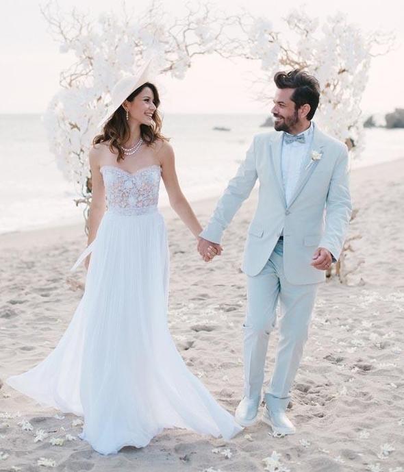 "Ayak bastm en karanlk doum gnm olduunu dndm anda Efe&#8217;yle arkmz Hero alnca birden mutfaktaki radyoda, ruhuma yeniden k yayld. Bence hayatmn ikinci yars daha gzel olan olacak; yaamn benim iin inci gibi sraya dizdii travmalardan sonra bunu bekliyor, bunu umuyorum"