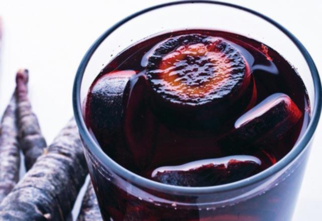 algam suyunun artk Adana&#8217;dan ktn, lkemizin her yerinde bulunan milli bir iecek haline geldiini ifade eden Dr. Sara, A, B ve C vitaminlerini ieren algam suyunun, cilt iin de ok faydal zellii bulunduunu syledi.