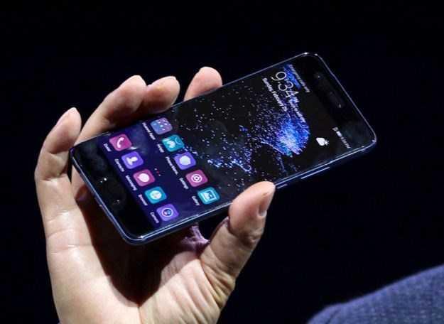 YEN TEKNOLOJ LE TKETCLERE M, RETCLERE M DAHA OK YARIYOR?     Tm yeni teknolojiler gibi eSIM'in de eksileri ve artlar var. Hatlar ve operatrler arasnda geikenlii kolaylatrmas bir yana daha geni resimde, bu gibi yeni rnlerin, teknoloji bamlln yeni boyutlara tayabilecei endiesi de dile getiriliyor.