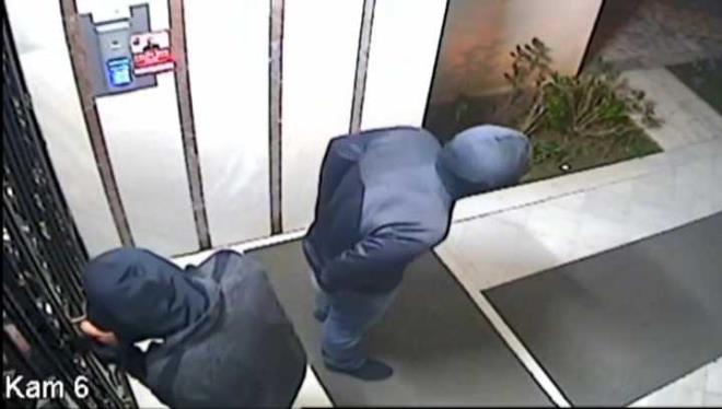 Polis yapt��� incelemede daha �nceden polise geli� kayd� bulunan ��phelilerin kimliklerini belirledi. �nceki g�n yap�lan operasyonda ��pheliler Efrahim G. (19), Kadir �.(30), Metin K.(19) ve S�leyman �.(26) g�zalt�na al�nd�.