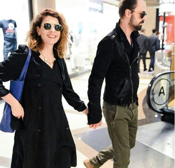 2005 ylnda Trkiye&#8217;ye gelen Saban, ehir tiyatrosunda birka oyun oynadktan sonra da stanbul Halk Tiyatrosu&#8216;nda grev ald. Trkesi yeterli olmad iin ilerletene kadar ynetmen yardmcl yapt.2007 ylnda Trk rock grubu Malt&#8217;n deprem klibinde oynad. 2005 ylnda &#8220;Savcnn Kars&#8221; adl dizide tecrbe kazand. 2008 ylnda &#8220;Glgesizler&#8221; adl sinema filminde yol ald.