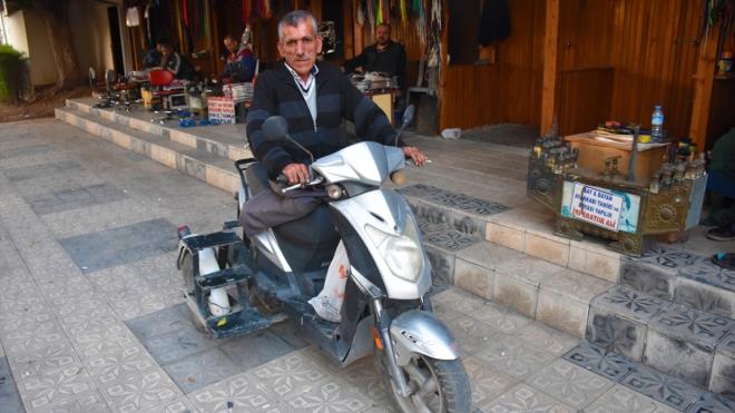 "Alnmn teriyle alyorum."  Nuri alayan, yapt aklamada, ocukluundan bu yana geimini ayakkab boyaclndan kazandn syledi. Kira dedii kk dkkannn belediye tarafndan ina edildiini belirten alayan, "Allah`a ok kr iimi seviyorum. Bu dnyada kolay bir ey yok. Allah`n verdiine krler olsun, kimseye elimi amyorum. Alnmn teriyle alyorum ve kimseye muhta deilim." diye konutu.