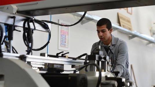 YNETM VE ETMDE DE BRLKTEYZ   birliklerinin kapsamn da genilettiklerini belirten zer yle devam etti: ?Sektrle mfredatn birlikte gncellenmesi ve rencilerin gerek i ortamnda beceri eitimi ve staj yapmalarna sektrn destek vermesi tm protokollerde vard.