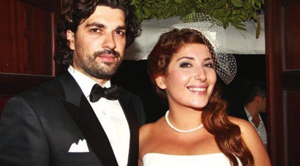 23 Eyll 2010 tarihinde i mimar Emre zer ile evlendi. Evlilikleri 2016 ylna kadar srd.