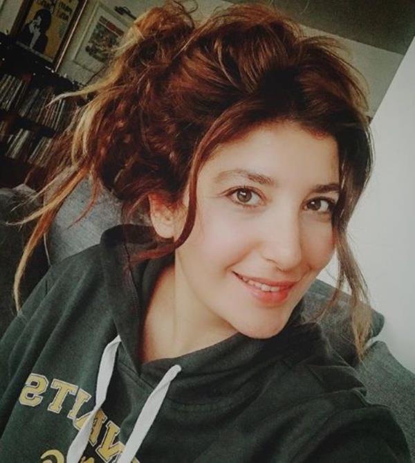 ebnem Bozoklu, baroln Hakan Ylmaz ile paylat "lgn Hemire" dizide oynad. "Bizim Yenge" dizisinde lker Aksum ile birlikte rol ald.