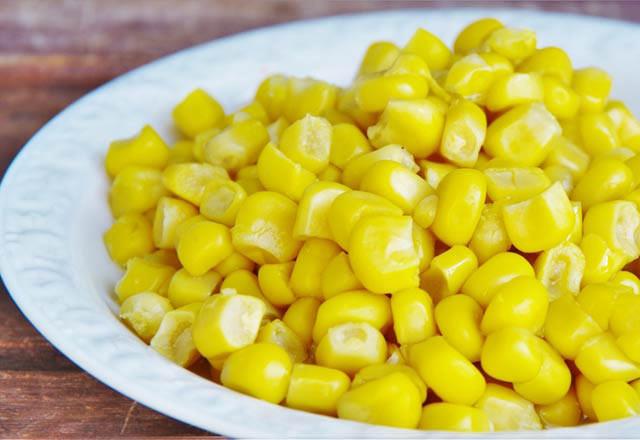 Msr<br>    Birok farkl incelemeden sonra bilim adamlar deitirilmi msrn karasal ve sucul organizmalar etkiledii sonucuna varmlardr. Hatta modifiye msrdan kan polenin zararl bir zehir ierdiini bile fark ettiler. Birok lkede, bu tr msrlar yasakland.    Konserve msr veya baka bir konserve rn yemeniz nerilmez.