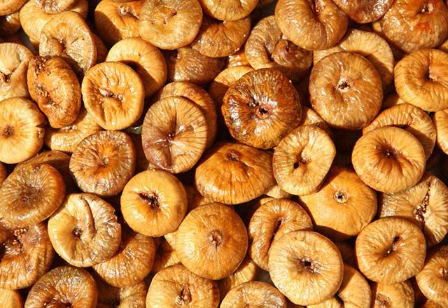 Kurutulmu meyve ve meyve cipsleri <br>    Meyve cipsleri salkl diyet takipileri arasnda gittike daha popler hale geldi, ancak ou retici bu cipsleri patates cipsi retmek iin yaptklar gibi kullanr: onlar yada kzartr.    Bu nedenle, sebze veya meyve cipsleri patates cipsi kadar ok kalori ierir.